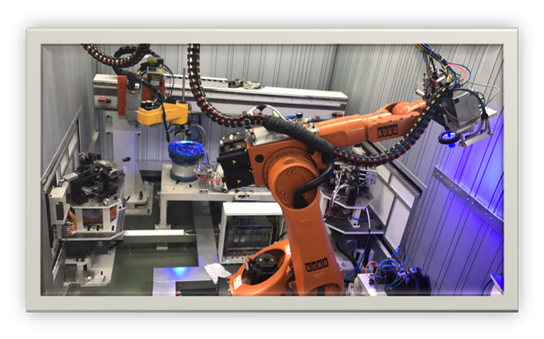 正在進行焊接作業的機器人 正在進行焊接作業的機器人