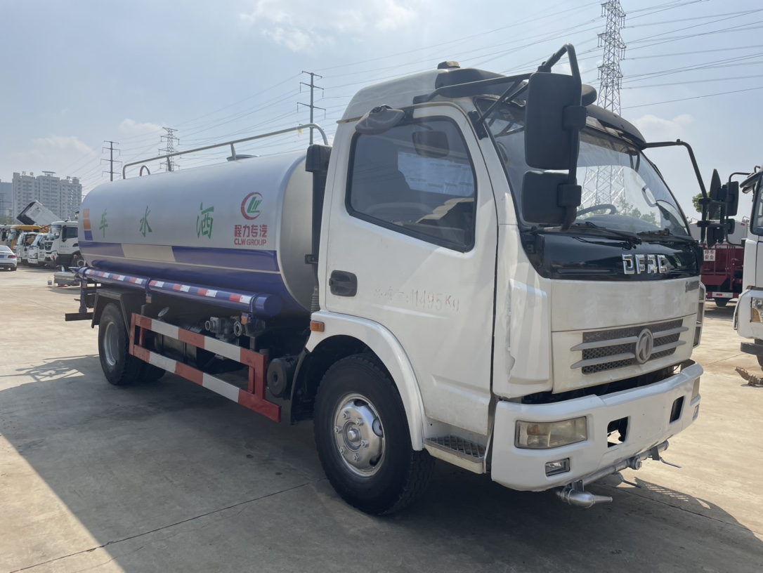  1??車型：10方灑水車 2??年份：2016年11月 3??發動機：朝柴140馬力，國四 4??底盤配置：東風多利卡，3800軸距，六檔變速箱， 5??上裝